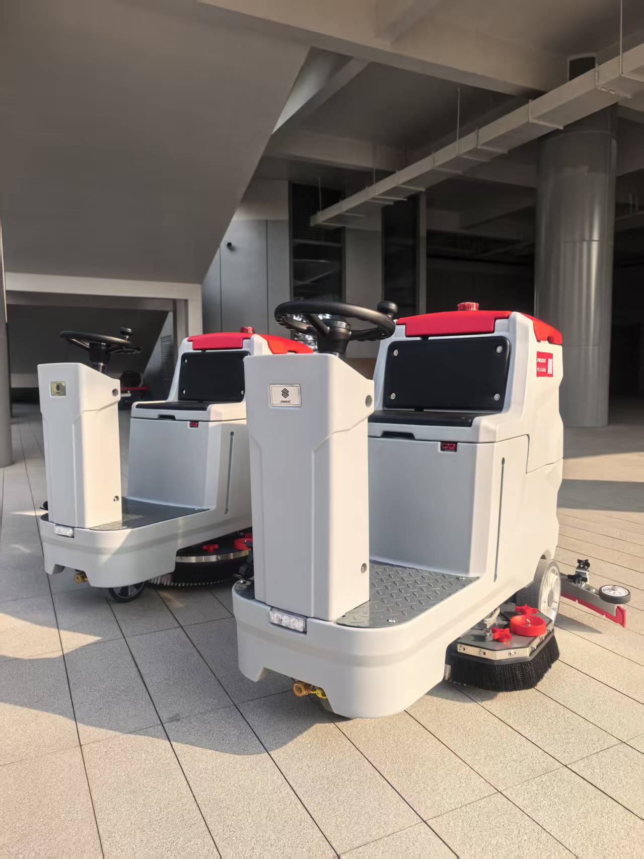 كيف أختار آلة تنظيف الأرضيات ذاتية الدفع؟